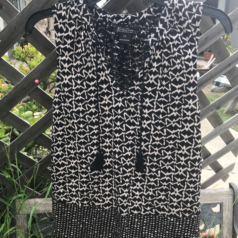 Very cute Lucky Brand top